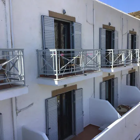 Ξενοδοχείο με διαμερίσματα ιωάννα 2*