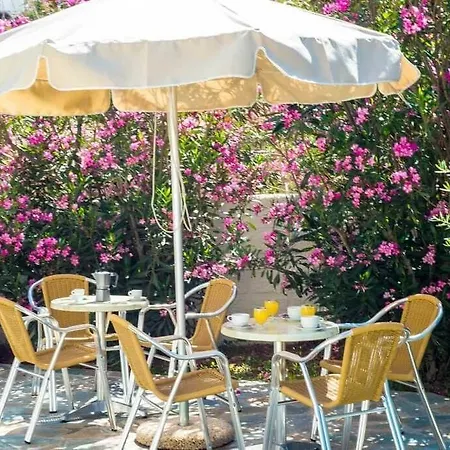 Ξενοδοχείο με διαμερίσματα ιωάννα 2*