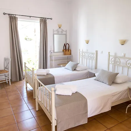 Ξενοδοχείο με διαμερίσματα ιωάννα 2*